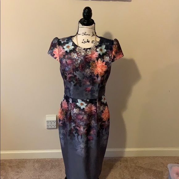 Stunning EUC Betsy Johnson MIDI dress 😎 - Picture 1 of 3